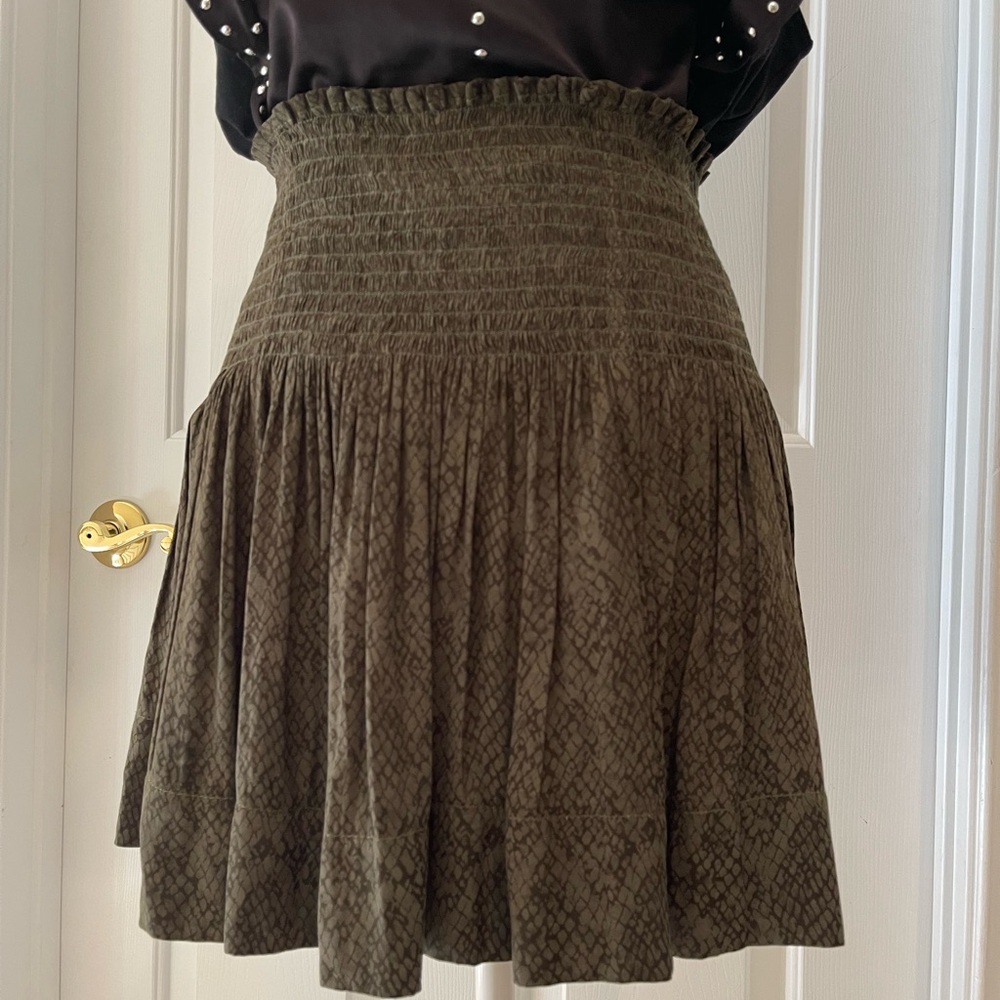 KOCH PYTHON PRINT OLIVE SKORT
